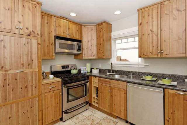 3-colusa-412-kensington-circle-kitchen-breakfast-nook-laundry-1