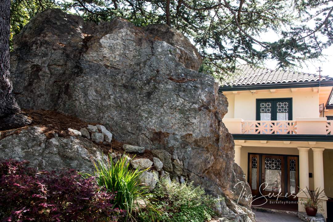 Thousand Oaks home on the rocks - Menlo Place