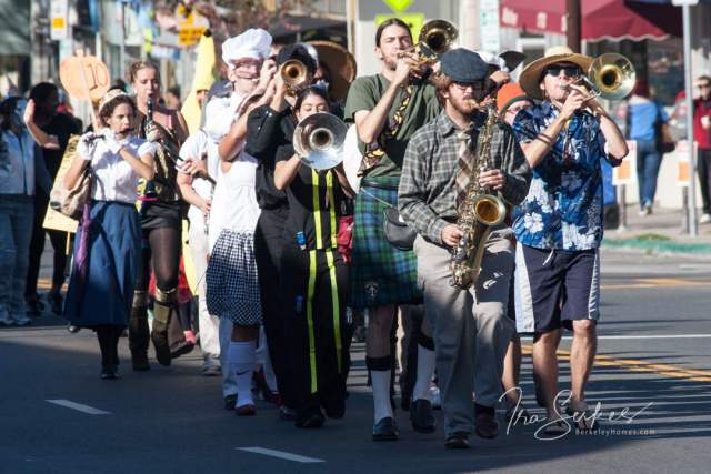 Berkeley Thousand Oaks  School - UC Berkeley Marching Band - Halloween