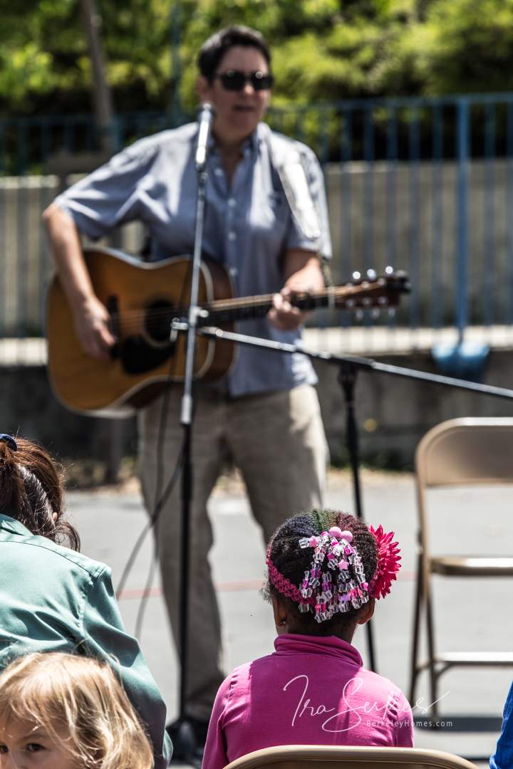 event-2014-05-31-berkeley-ca-thousand-1000-oaks-neighborhood-thousand-oaks-school-840-colusa-school-carnival-musicians-kid
