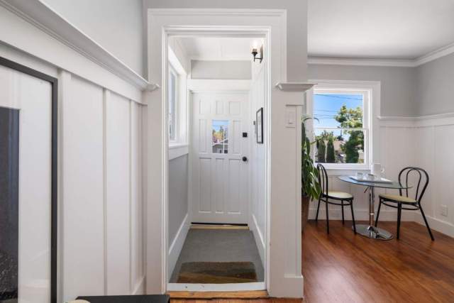 2-berkeley-cedar-1037-gilman-district-neighborhood-duplex-upper-living-room-6