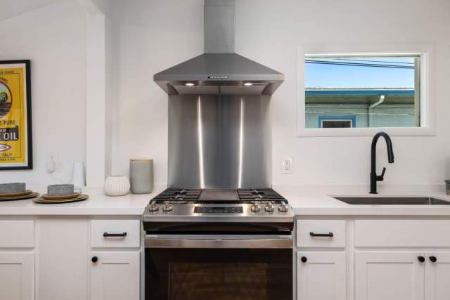 3-berkeley-cedar-1037-gilman-district-neighborhood-duplex-upper-kitchen-dining-06