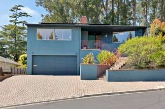 A lovely contemporary 3 bedroom 3 bath home with views!  Revel in the San Francisco/Bay/Golden Gate view from the kitchen and large yard!