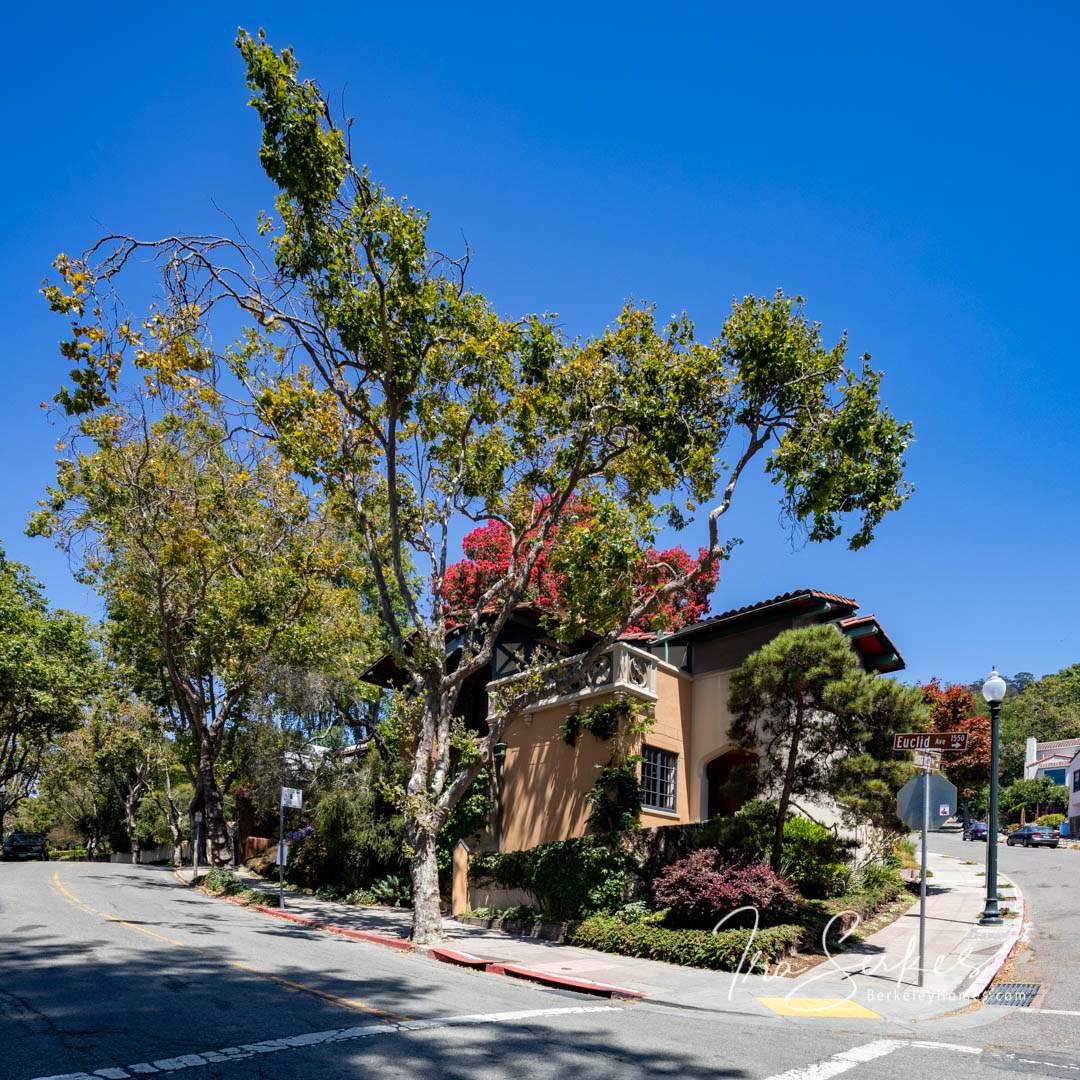 berkeley-california-berkeley-hills-bernard-maybeck-kennedy-nixon-house-1537-euclid-e-1-HDR-Pano