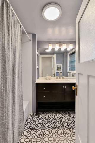 5-vincente-624-berkeley-thousand-oaks-neighborhood-bathroom-2