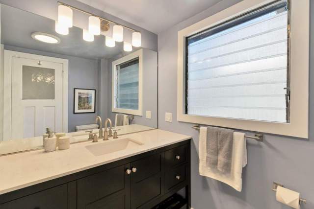 5-vincente-624-berkeley-thousand-oaks-neighborhood-bathroom-4